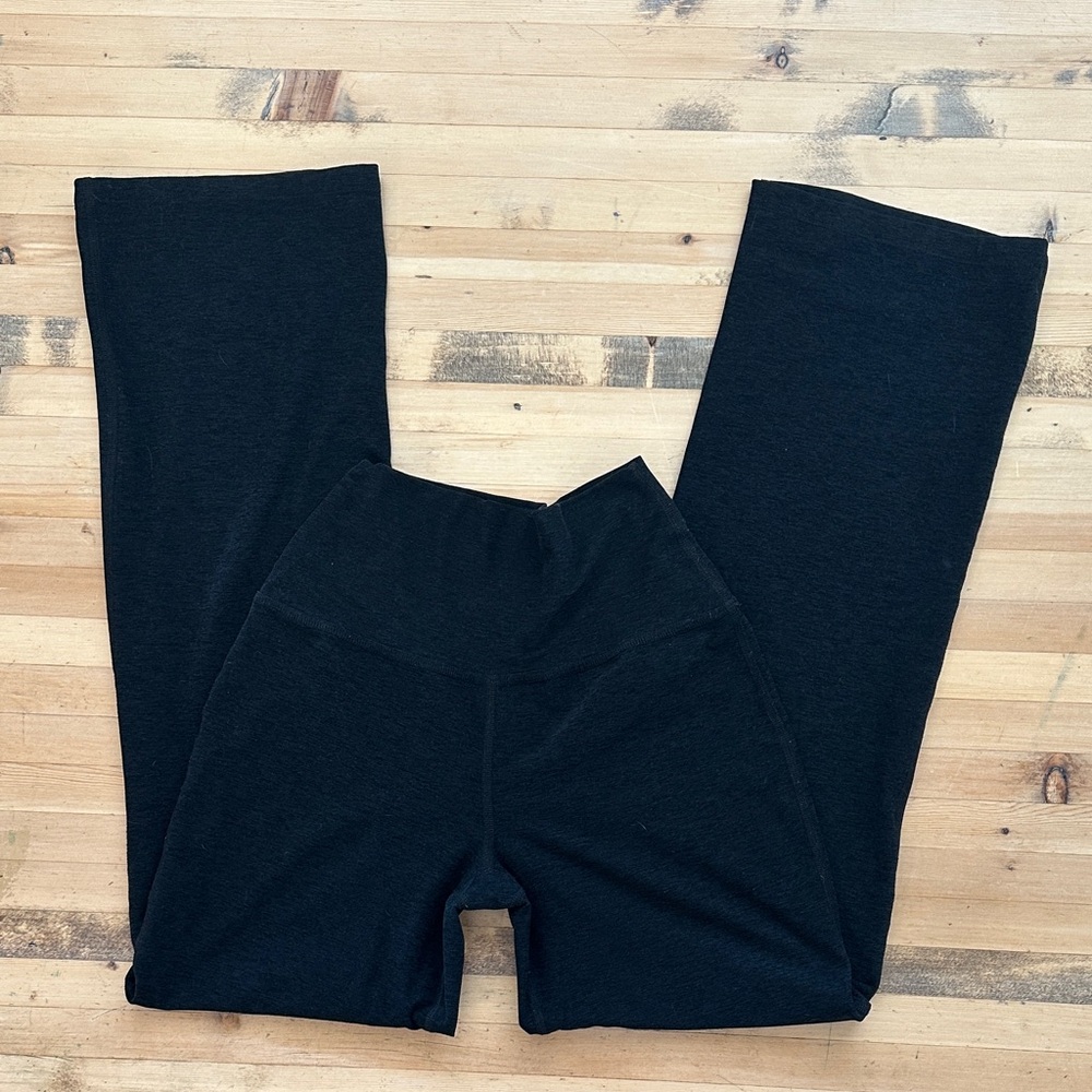 BEYOND YOGA Women’s Mid-Rise Straight Leg Yoga Pant, Size XS